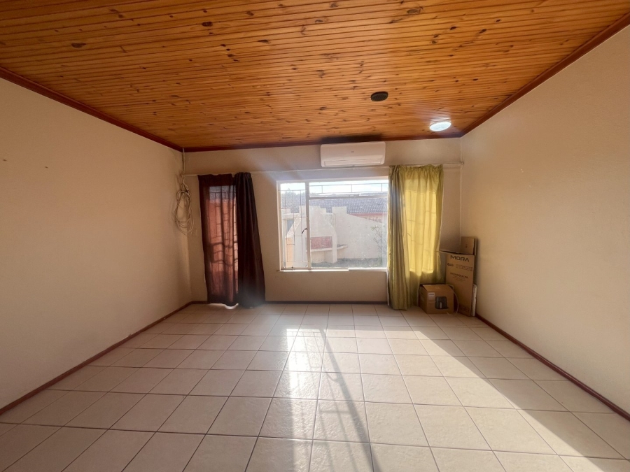 4 Bedroom Property for Sale in Pellissier Free State